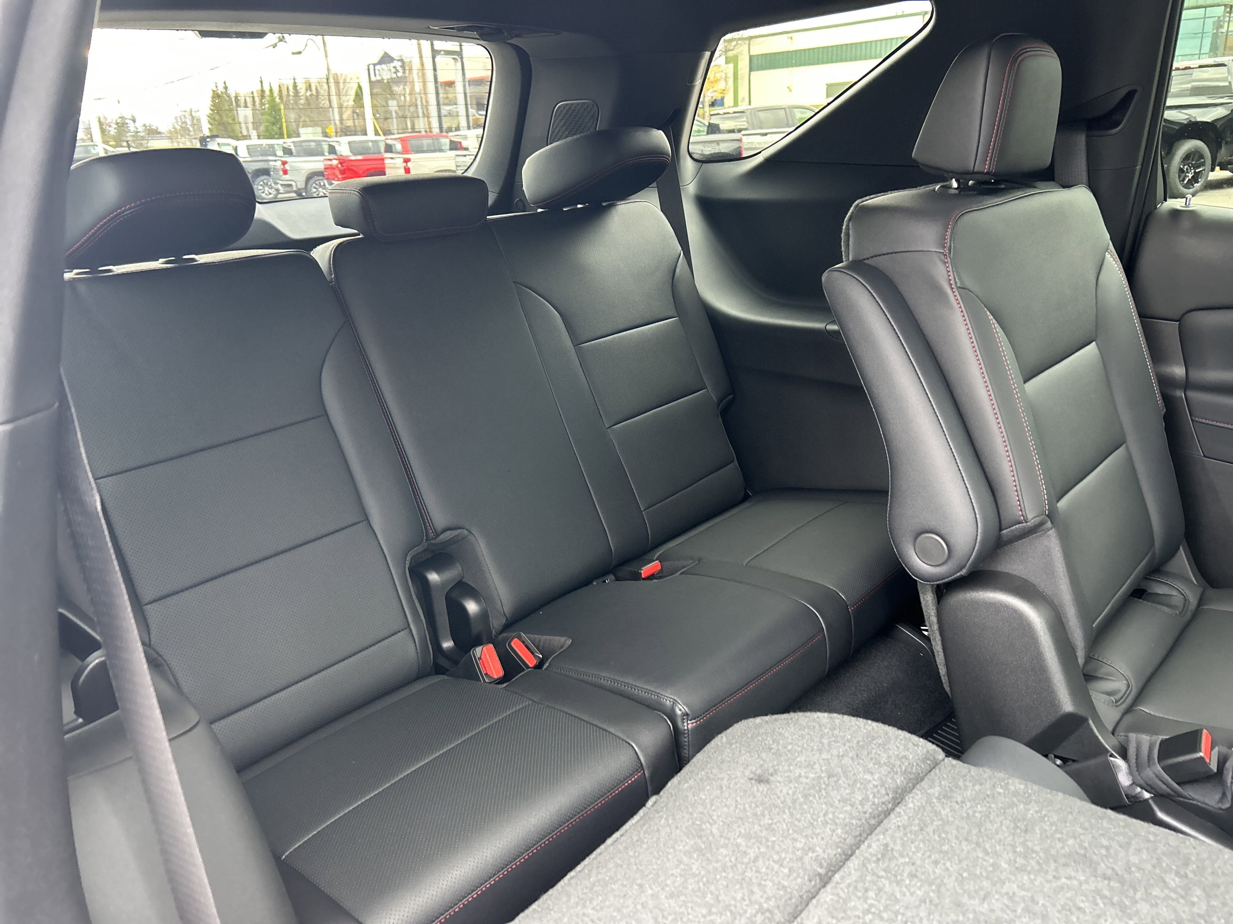 2026 Chevrolet Traverse Z71 photo 3