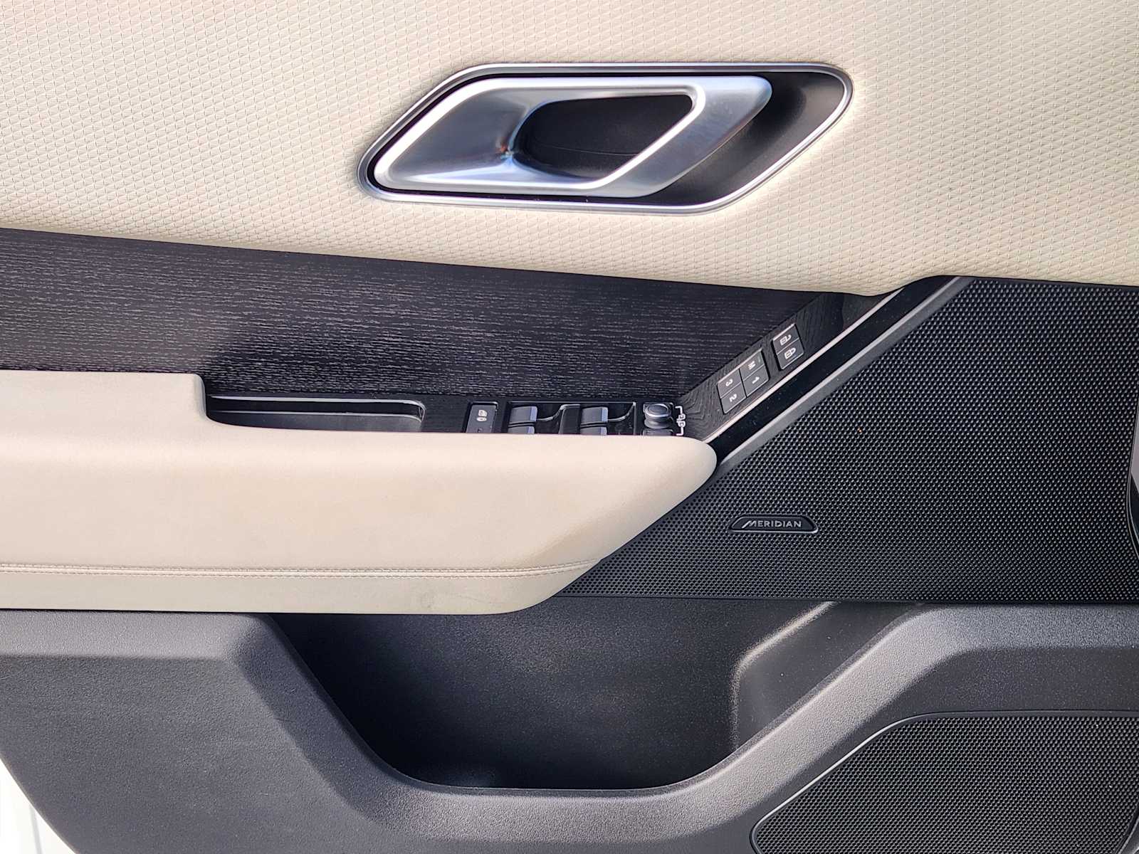 2022 Land Rover Range Rover Velar R-Dynamic S photo 17
