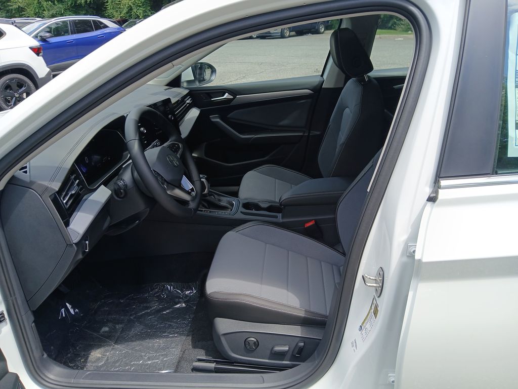 2025 Volkswagen Jetta 1.5T SE photo 9