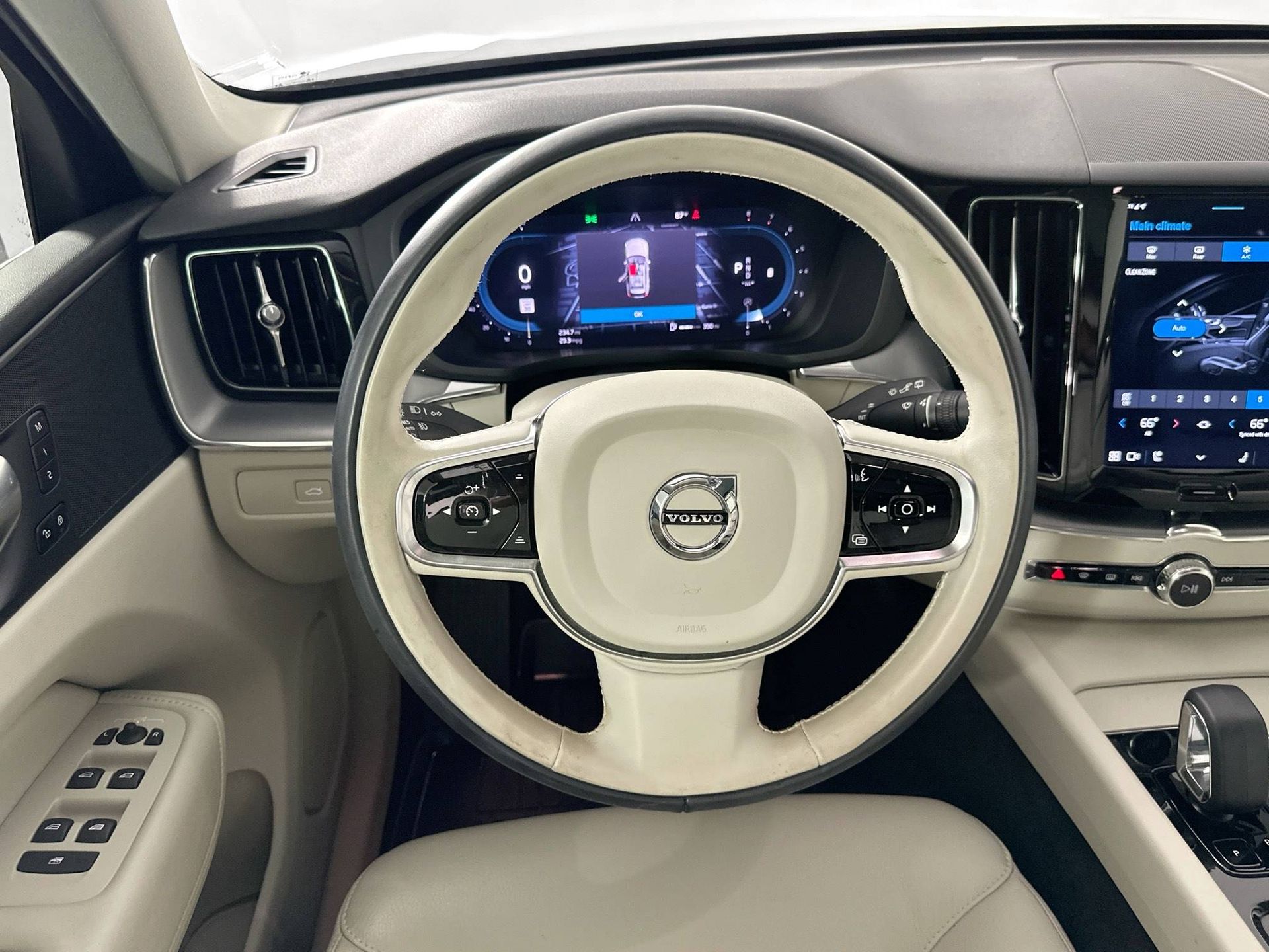2023 Volvo XC60 B5 Core photo 20