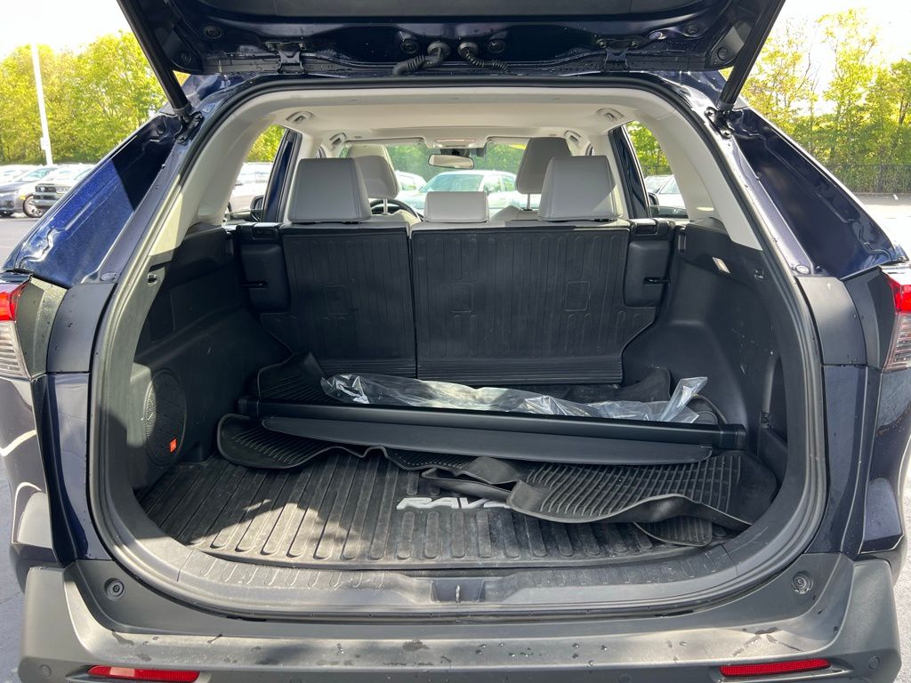 2023 Toyota RAV4 XLE Premium photo 22