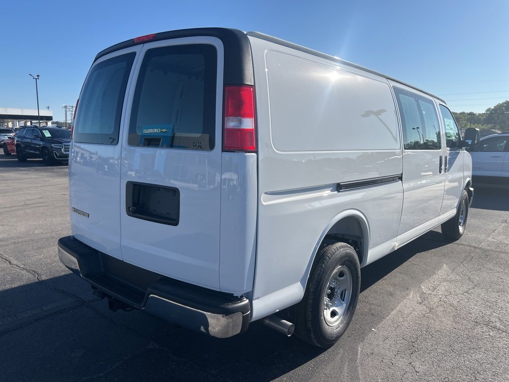 2025 Chevrolet Express Cargo 2500 photo 3