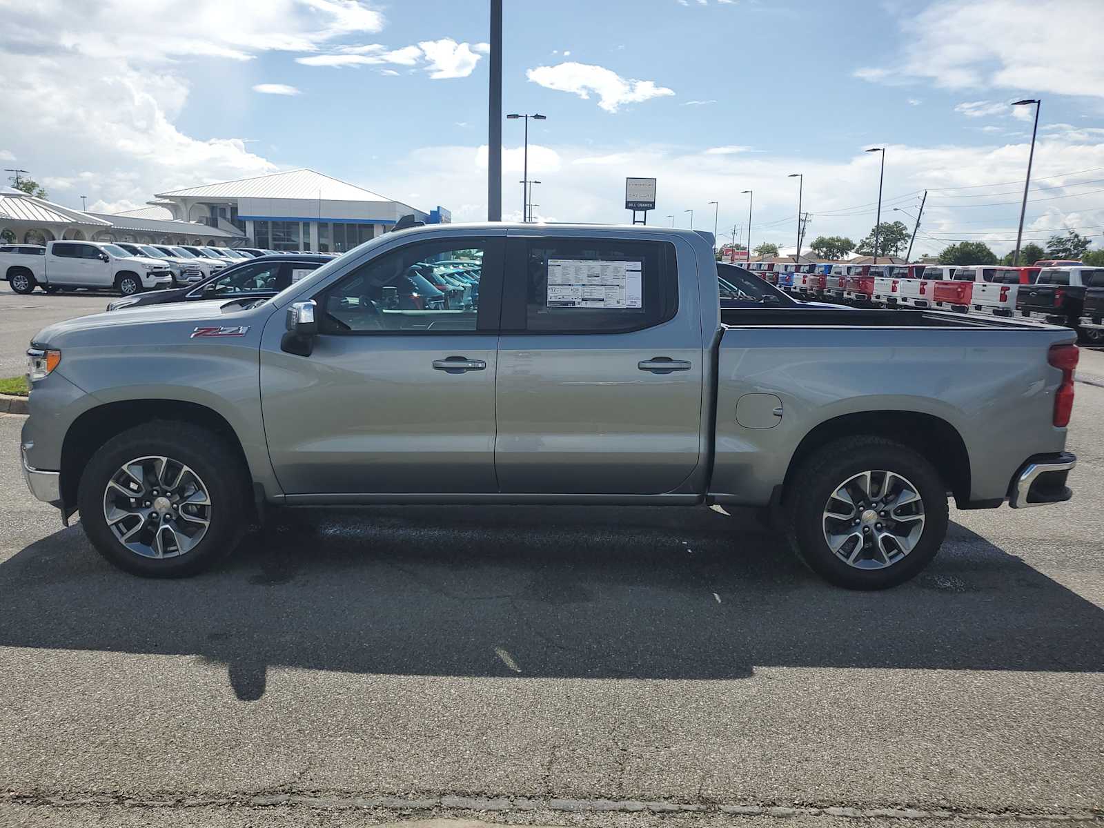 2025 Chevrolet Silverado 1500 LT photo 2