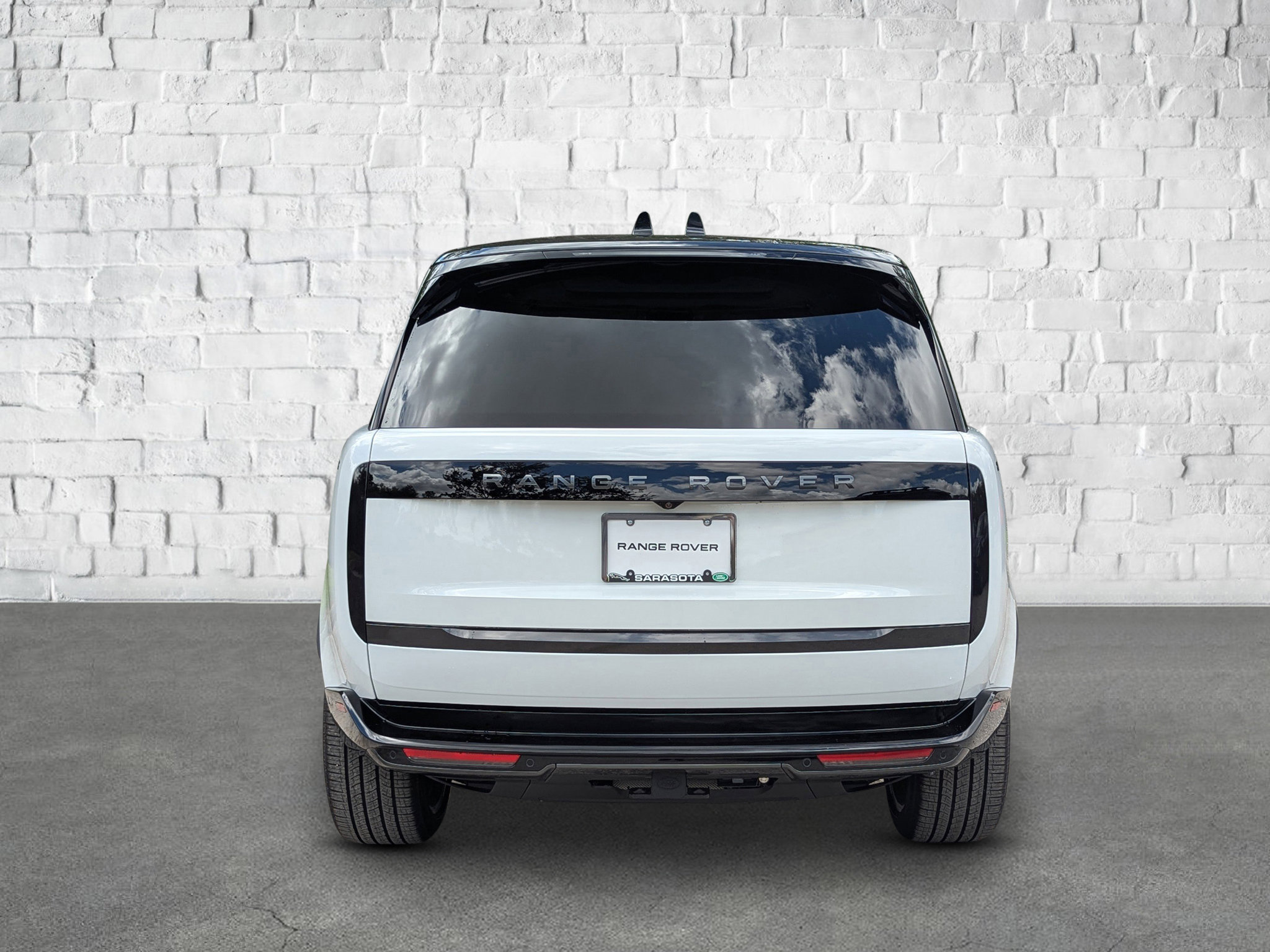 2025 Land Rover Range Rover SE photo 4