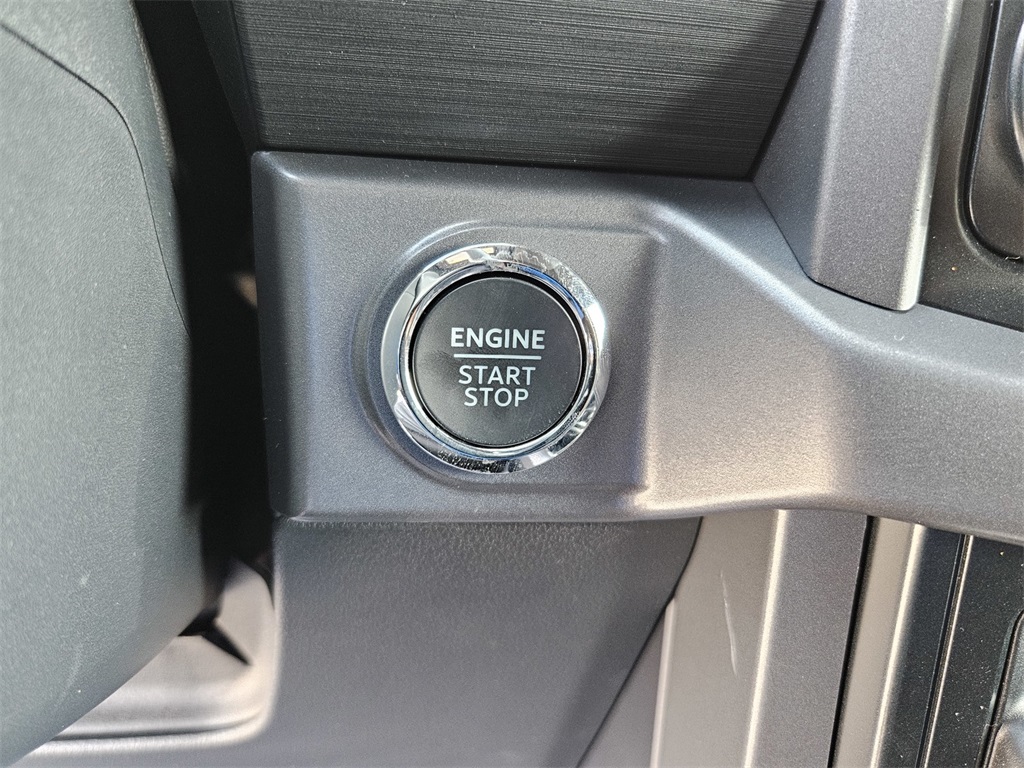 2025 Ford F-150 XLT photo 16