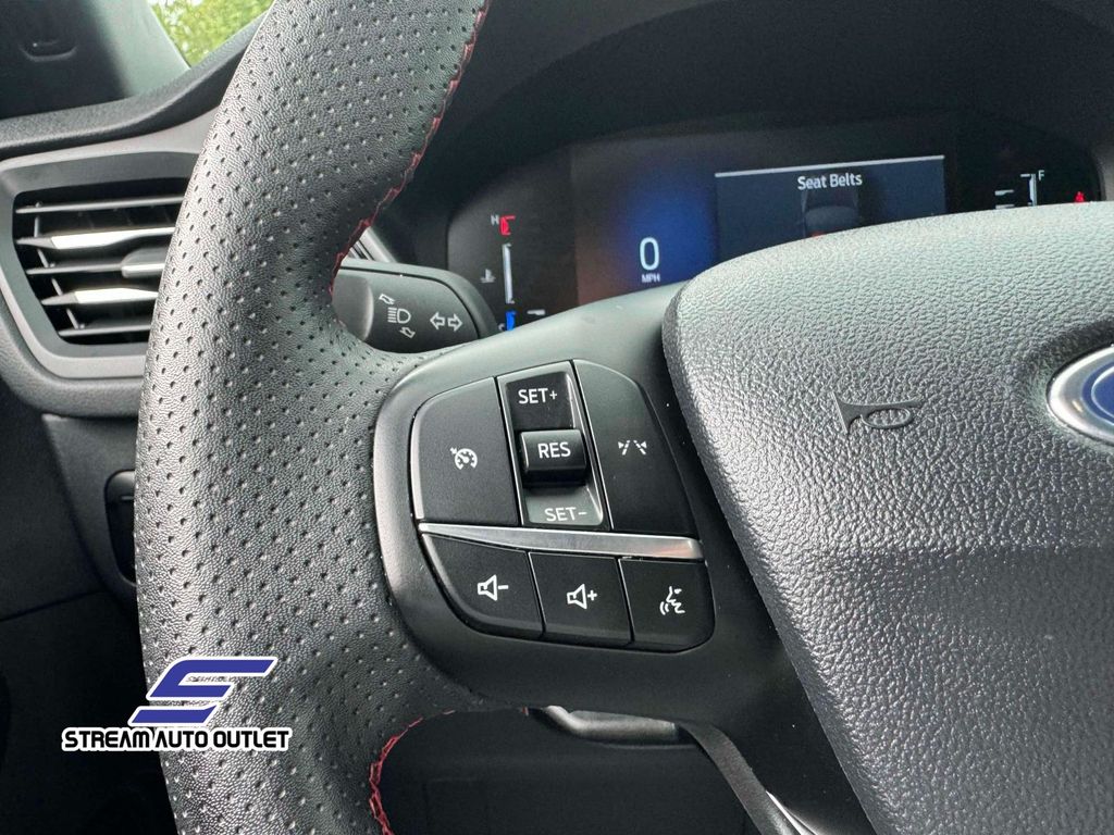 2024 Ford Escape ST-Line photo 17