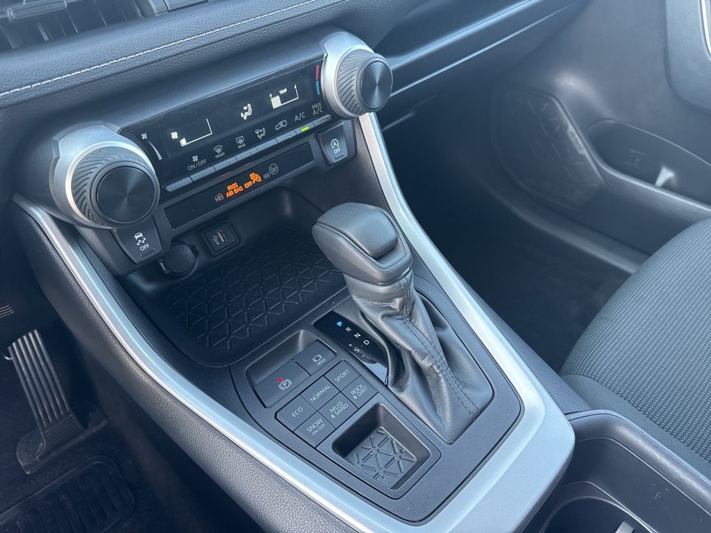 2024 Toyota RAV4 LE photo 15