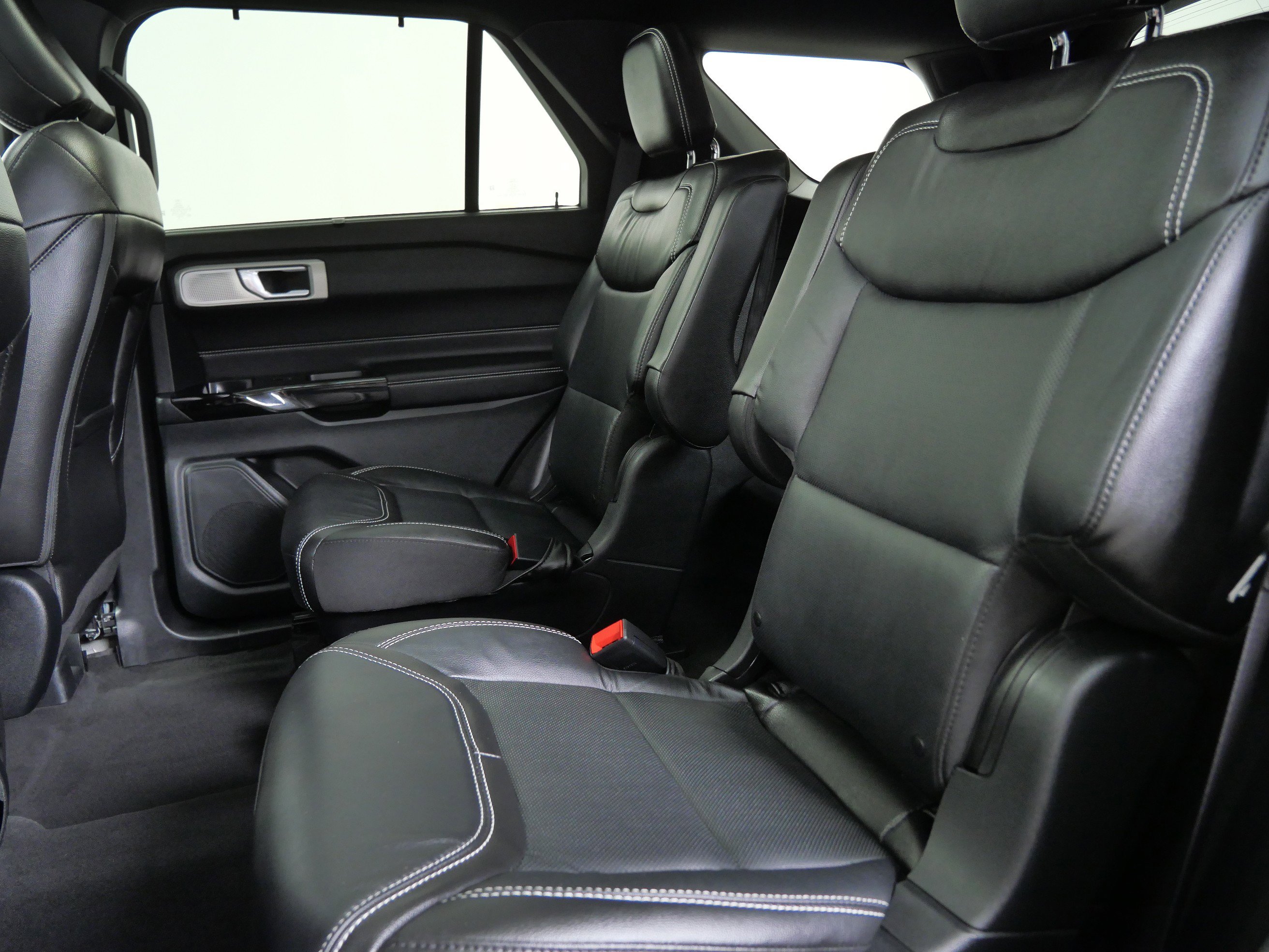 2022 Ford Explorer ST photo 15