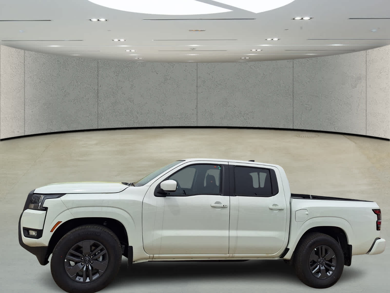 2025 Nissan Frontier SV Crew Cab photo 2