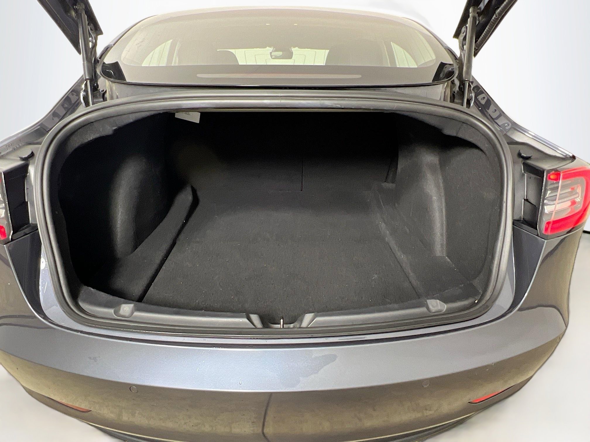 2018 Tesla Model 3 Long Range photo 22