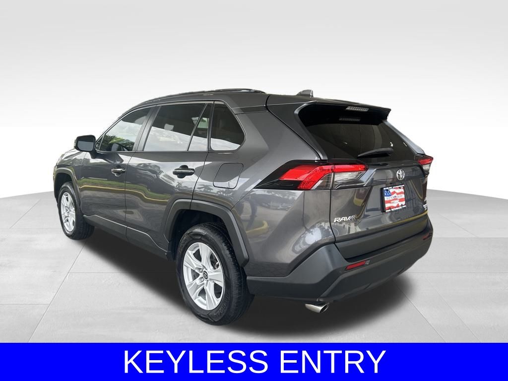 2021 Toyota RAV4 XLE photo 4