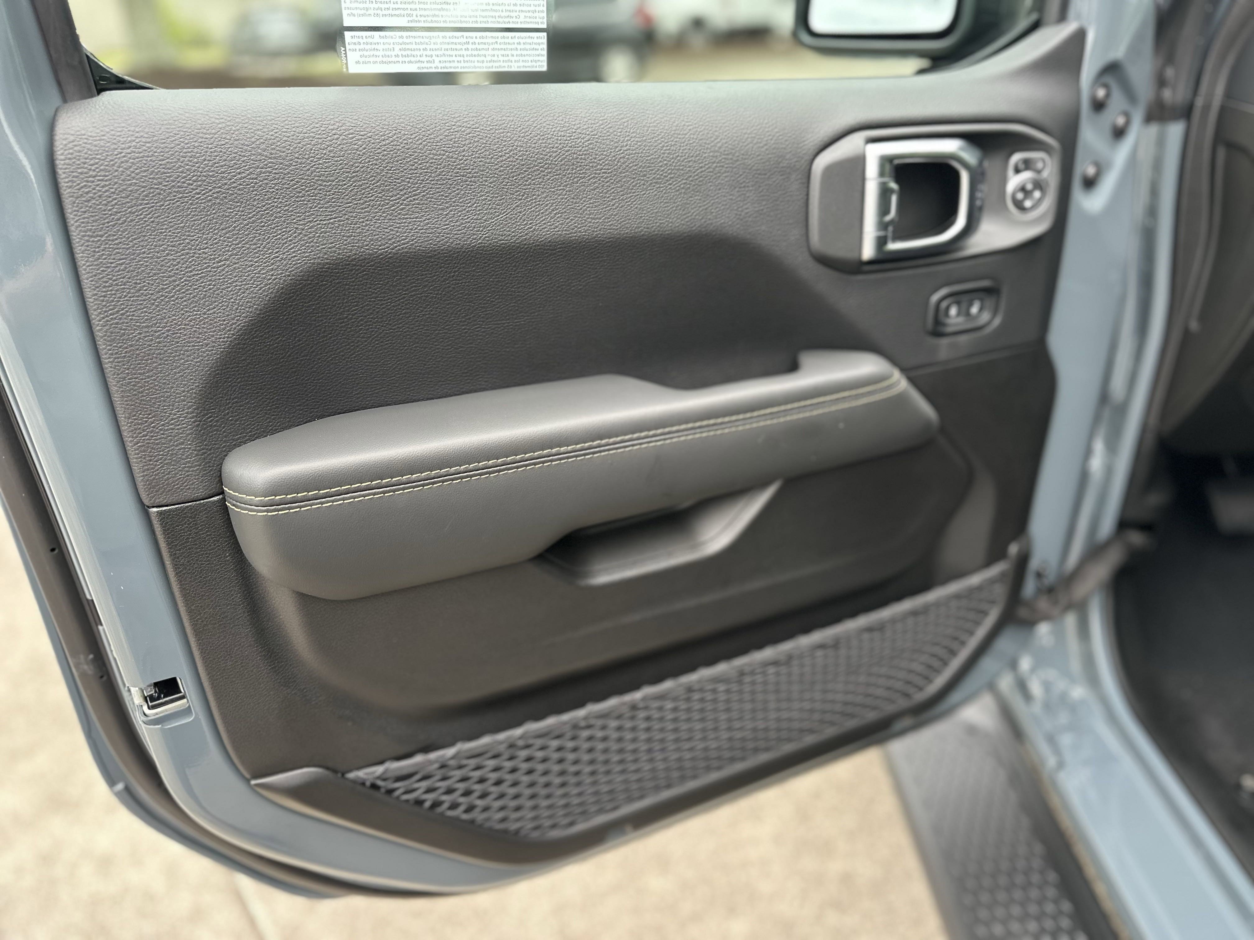 2025 Jeep Gladiator Sport photo 2