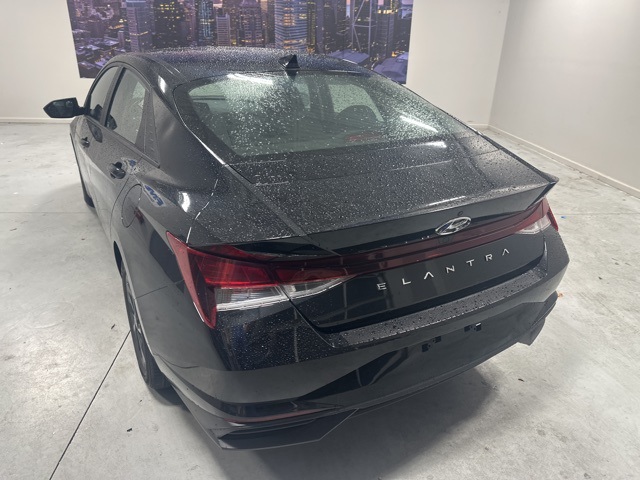 2023 Hyundai Elantra SEL photo 5