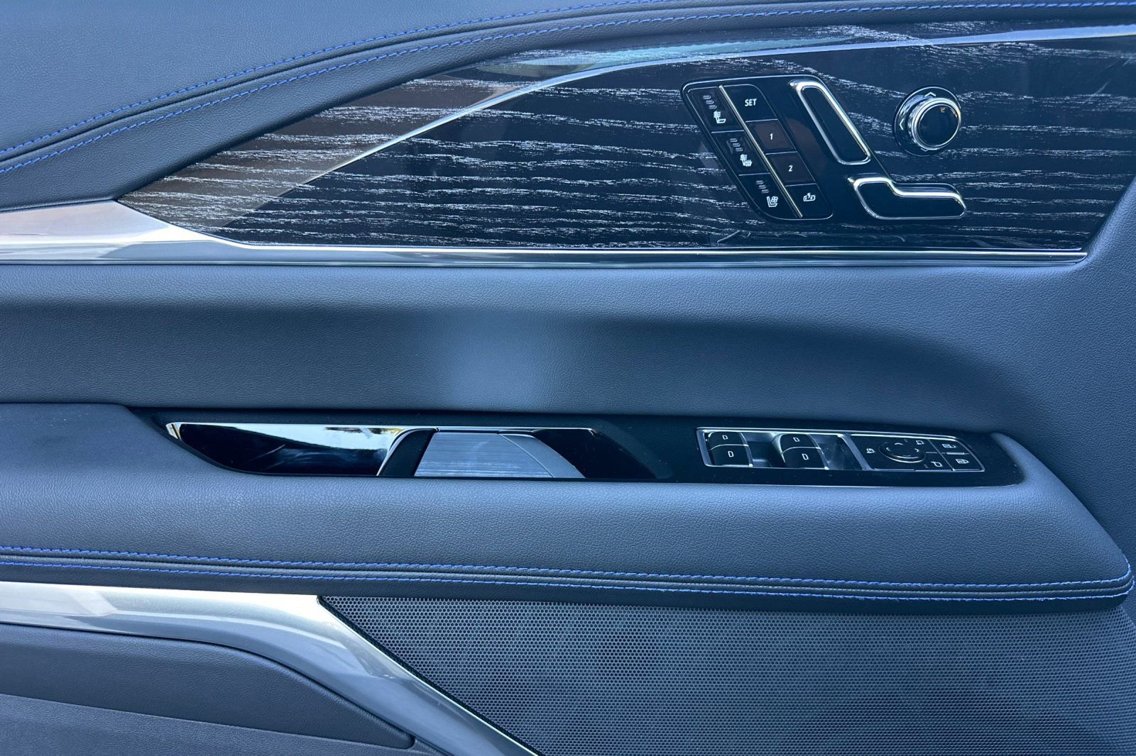 2026 Cadillac Escalade IQ Sport photo 8
