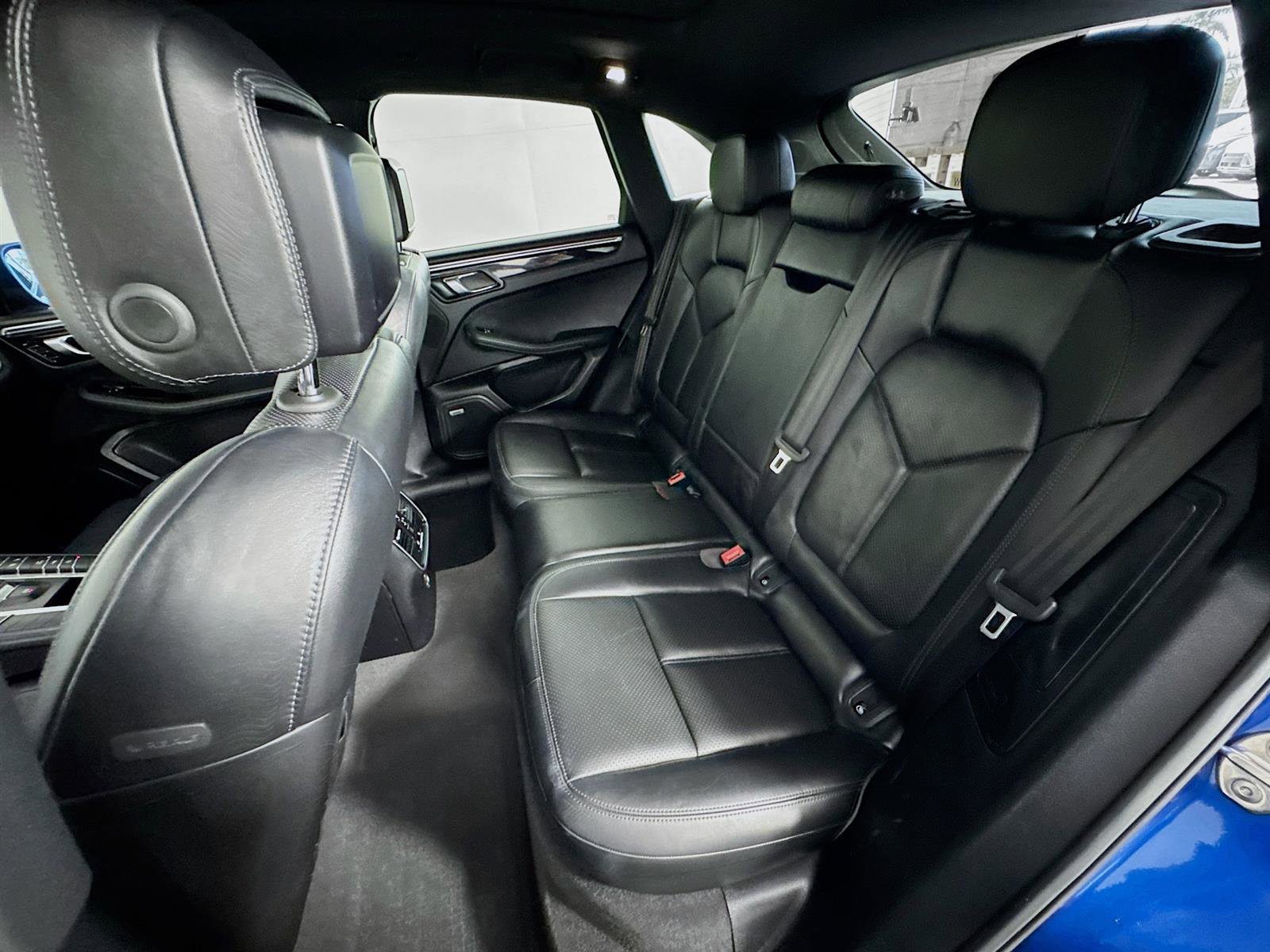 2018 Porsche Macan Base photo 23