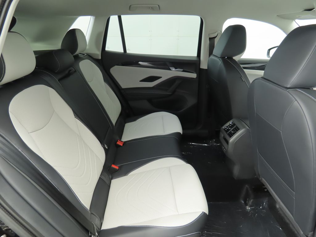 2025 Volkswagen Tiguan SE photo 21