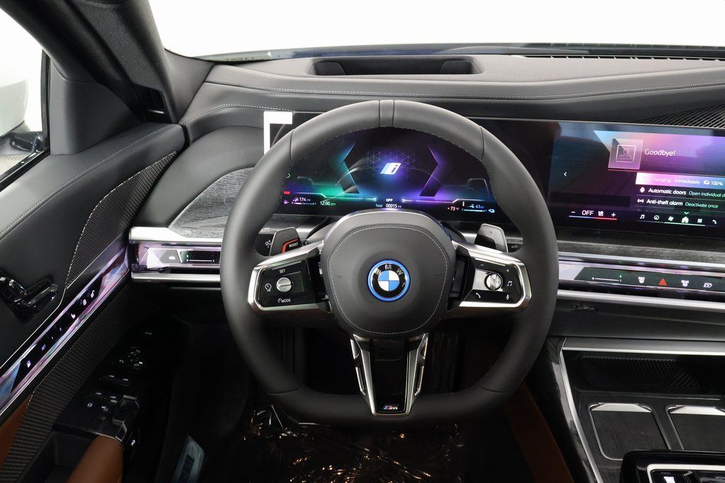 2026 Bmw 750e photo 3