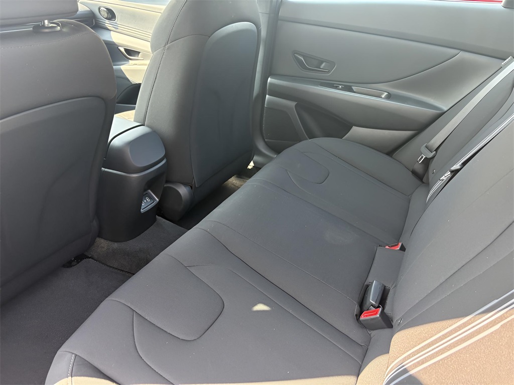 2025 Hyundai Elantra SEL Sport photo 20
