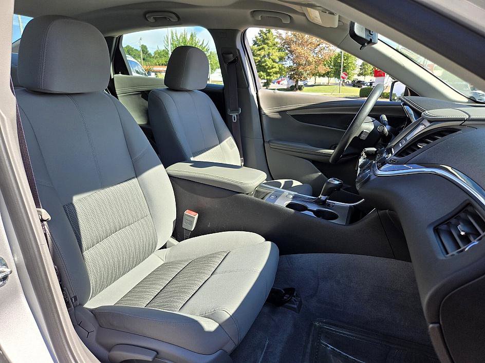 2016 Chevrolet Impala LS photo 12