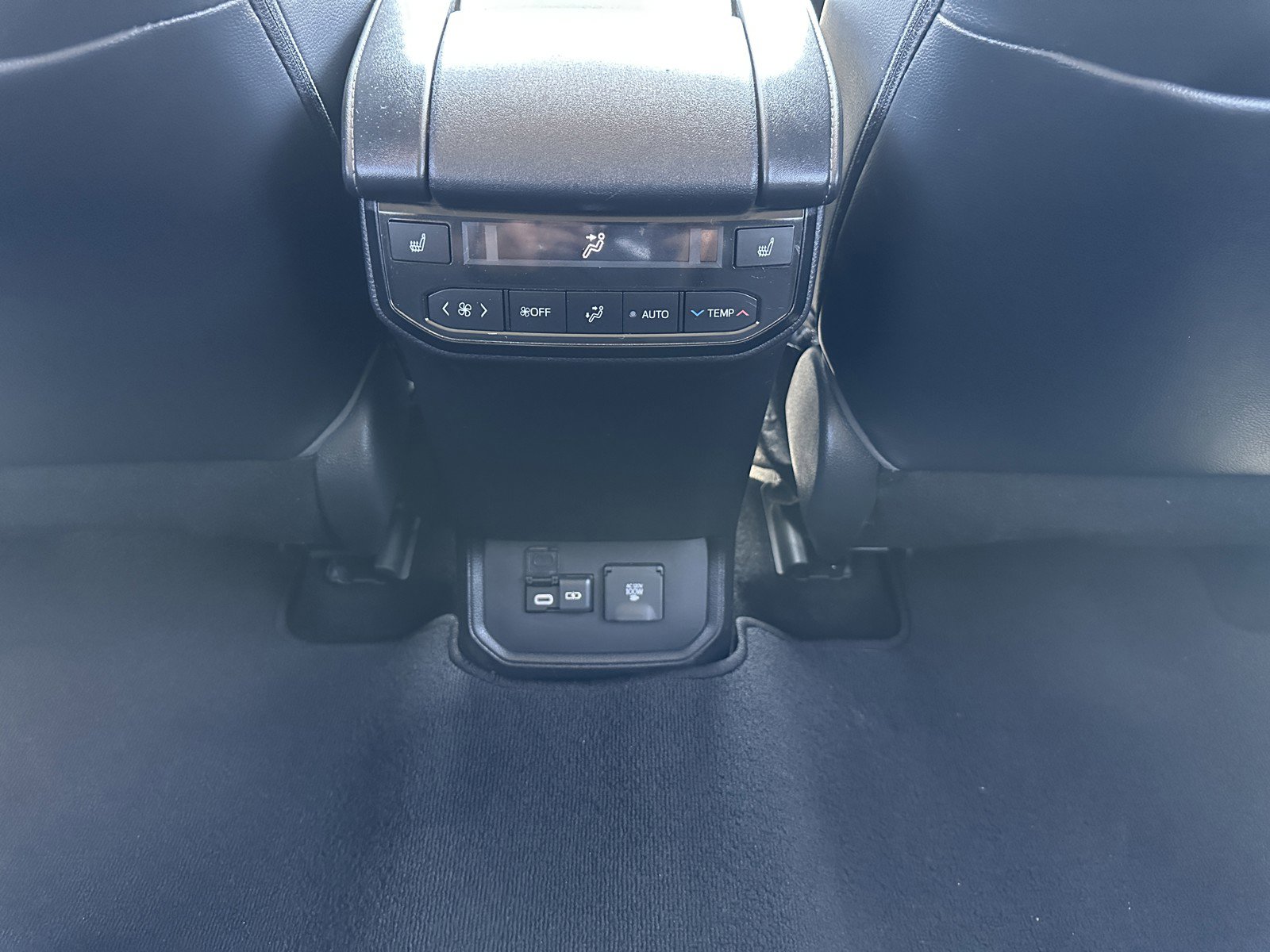 2023 Toyota Highlander Platinum photo 13
