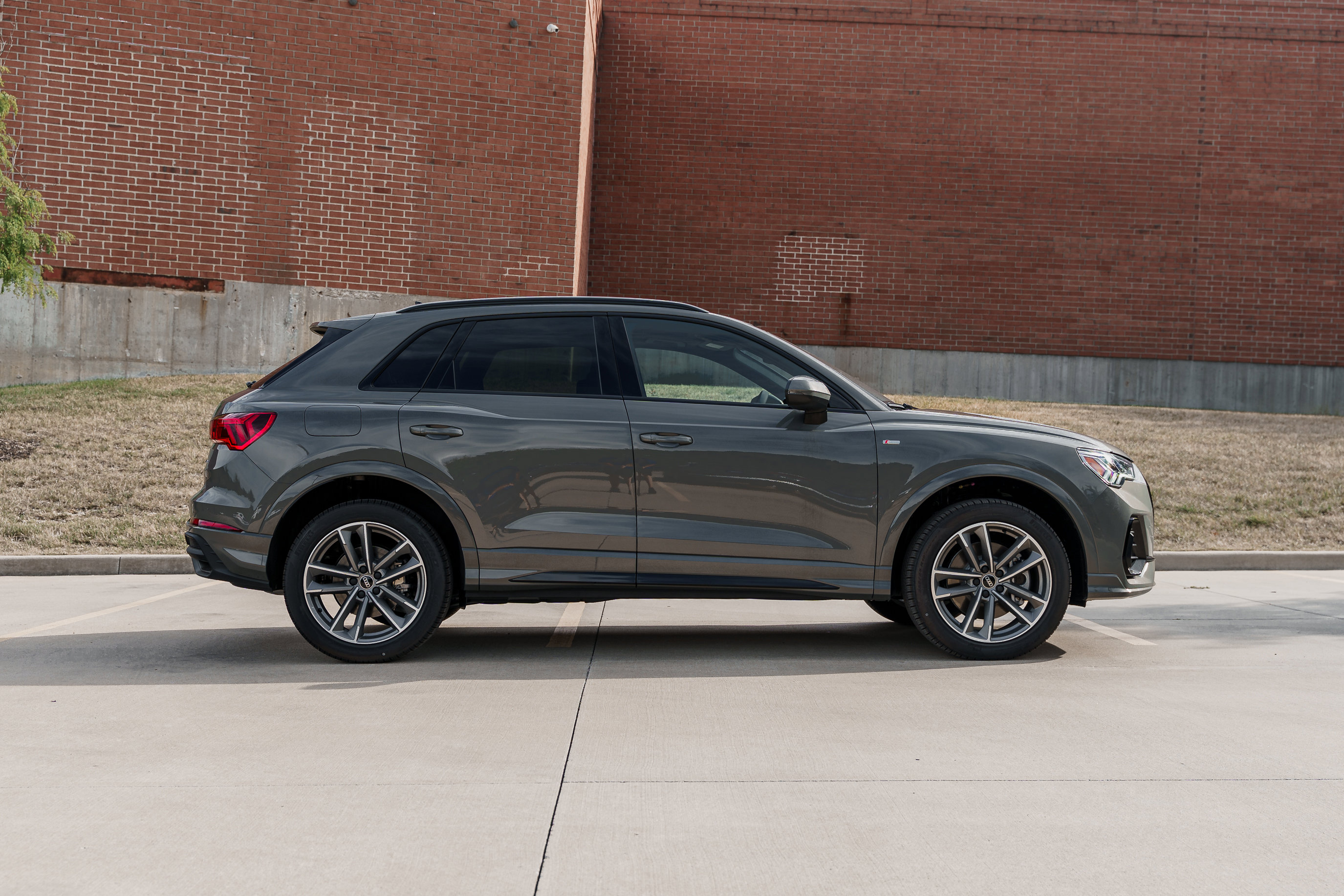 2025 Audi Q3 S line Premium photo 2