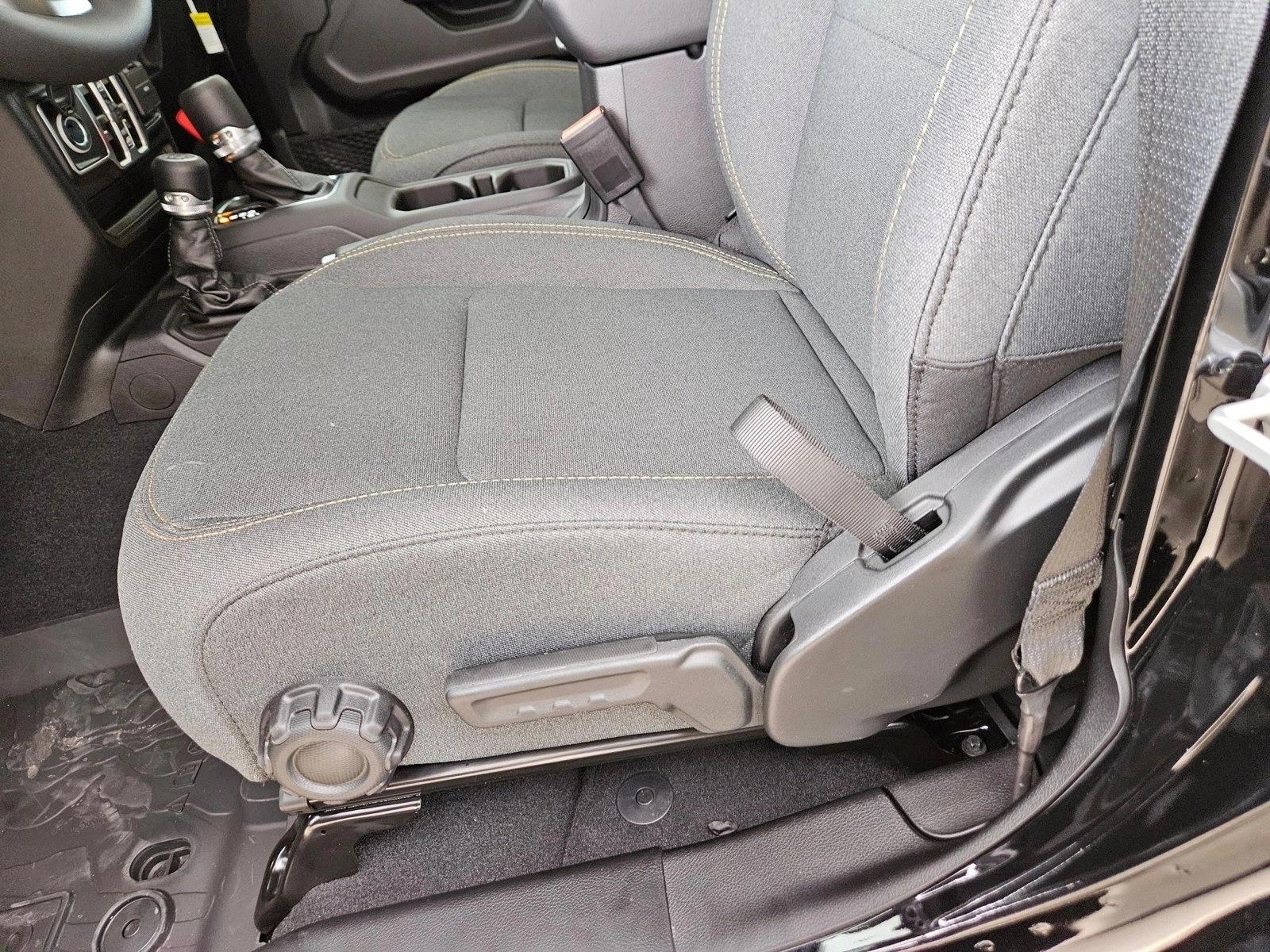 2025 Jeep Wrangler Sport S photo 4