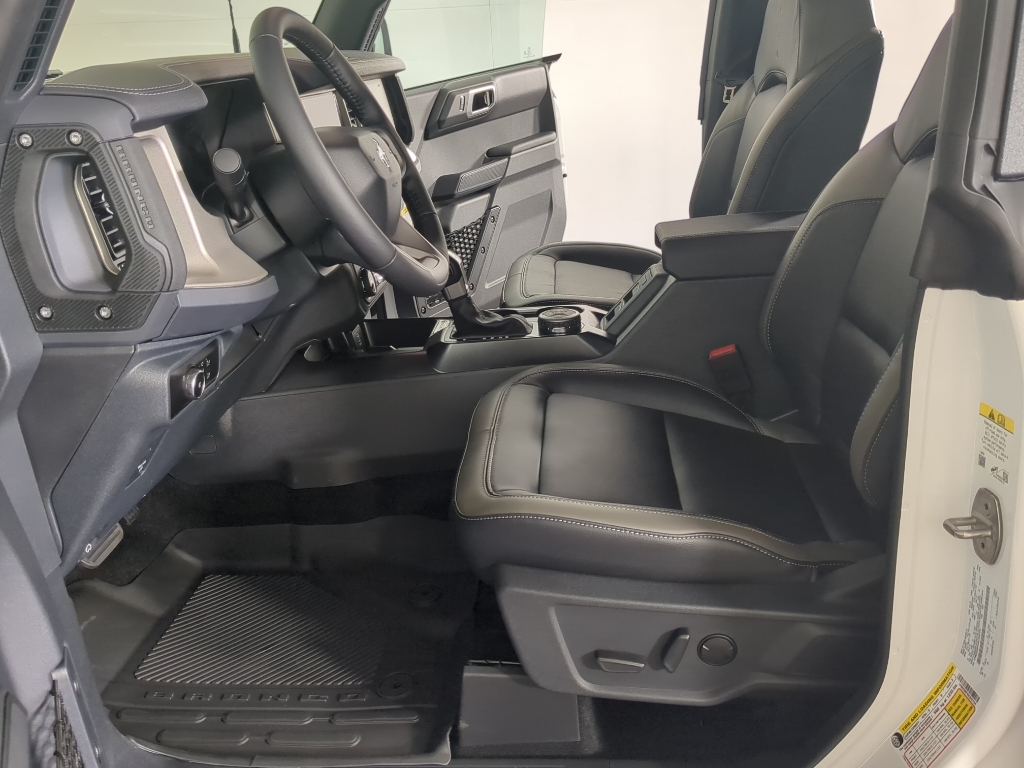 2025 Ford Bronco Outer Banks photo 10