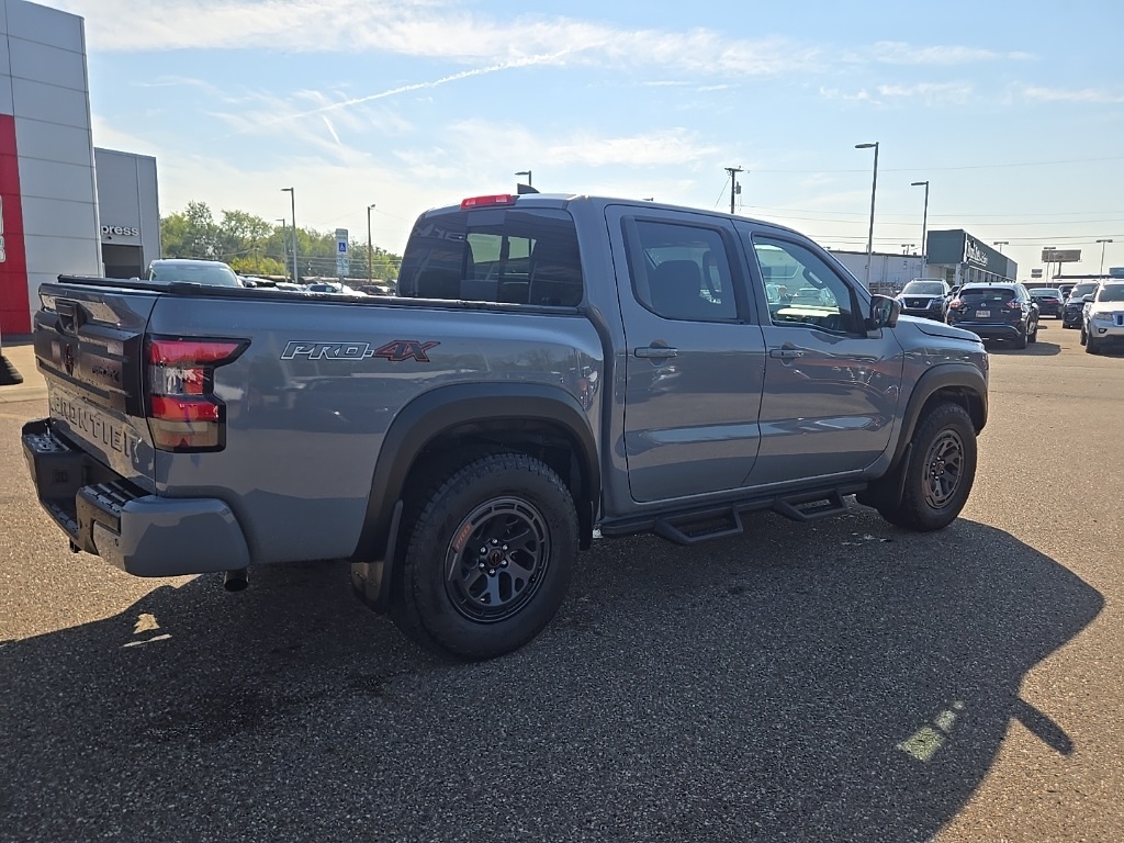 2025 Nissan Frontier PRO-4X photo 2