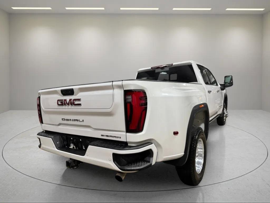 2024 Gmc Sierra 3500 HD Denali photo 2