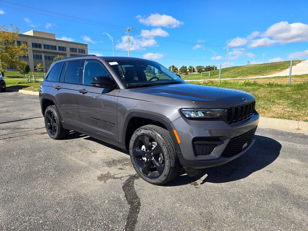 2025 Jeep Grand Cherokee Altitude's photo