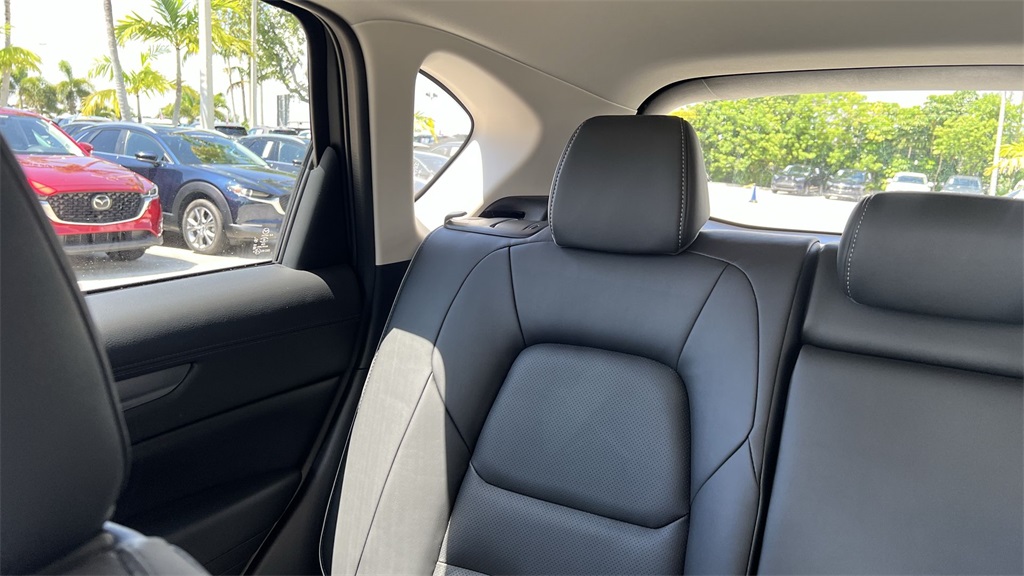 2025 Mazda CX-5 2.5 Select photo 24