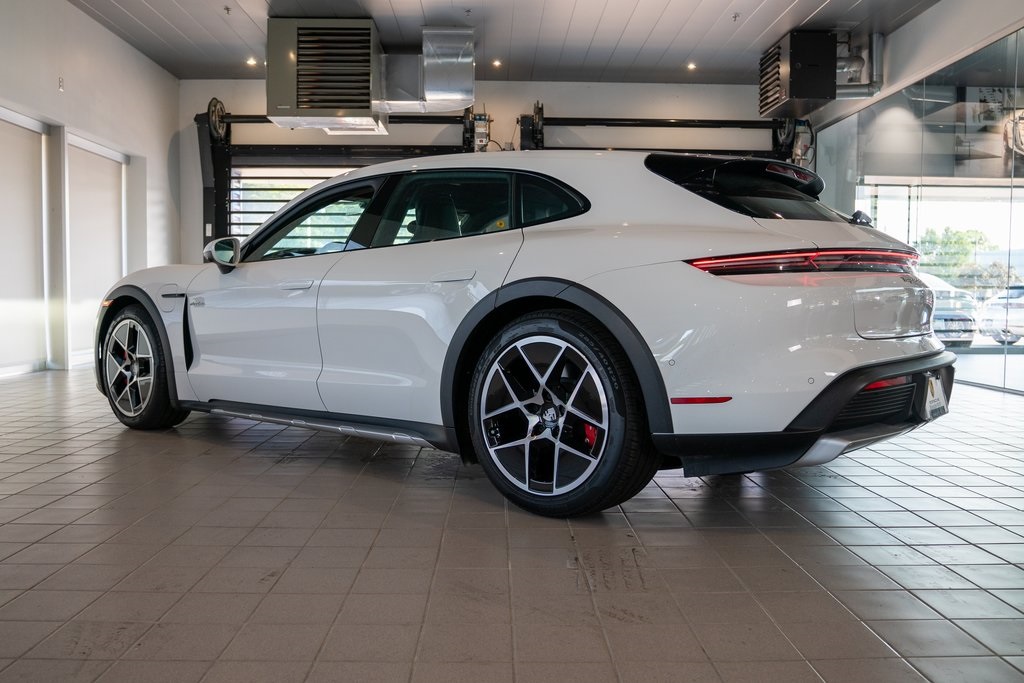 2025 Porsche Taycan Cross Turismo 4S photo 3