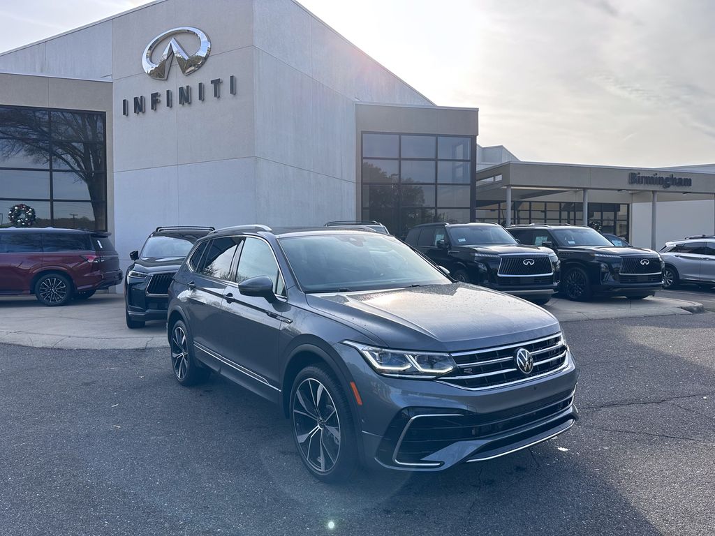 2024 Volkswagen Tiguan SEL R-LINE's photo