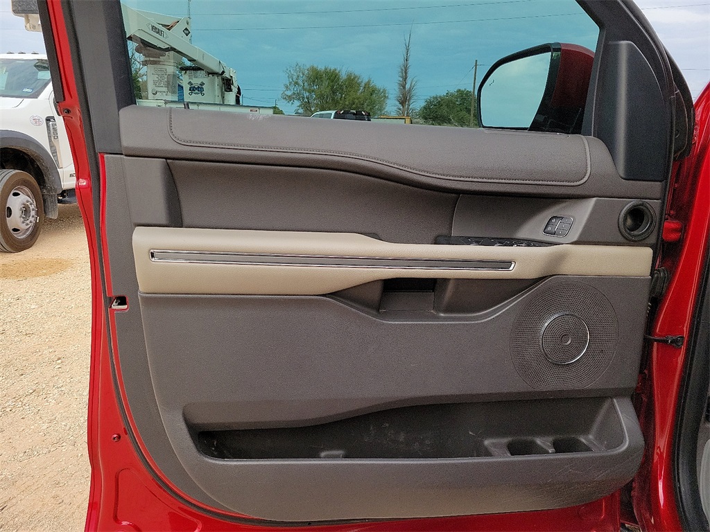 2020 Ford Expedition MAX XLT photo 17