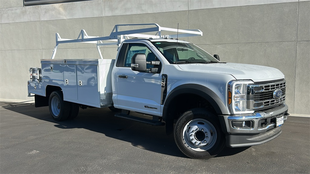 2025 Ford F-450 Super Duty Chassis Cab XL's photo