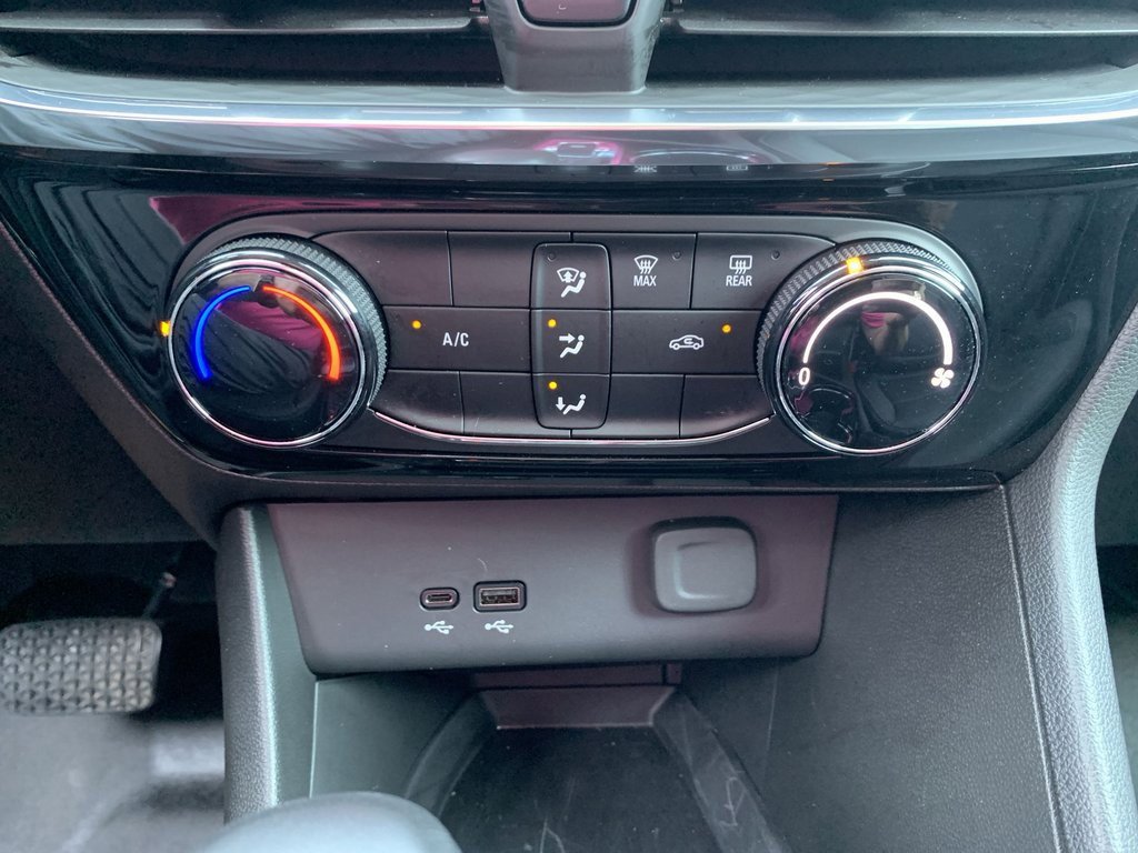 2024 Buick Encore GX Sport Touring photo 9