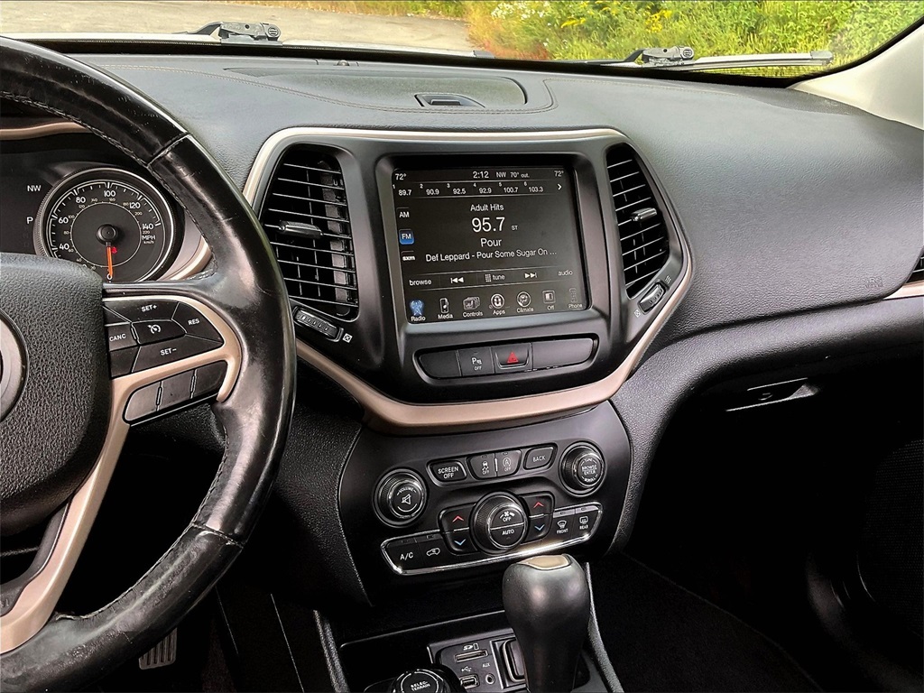 2018 Jeep Cherokee Limited photo 16