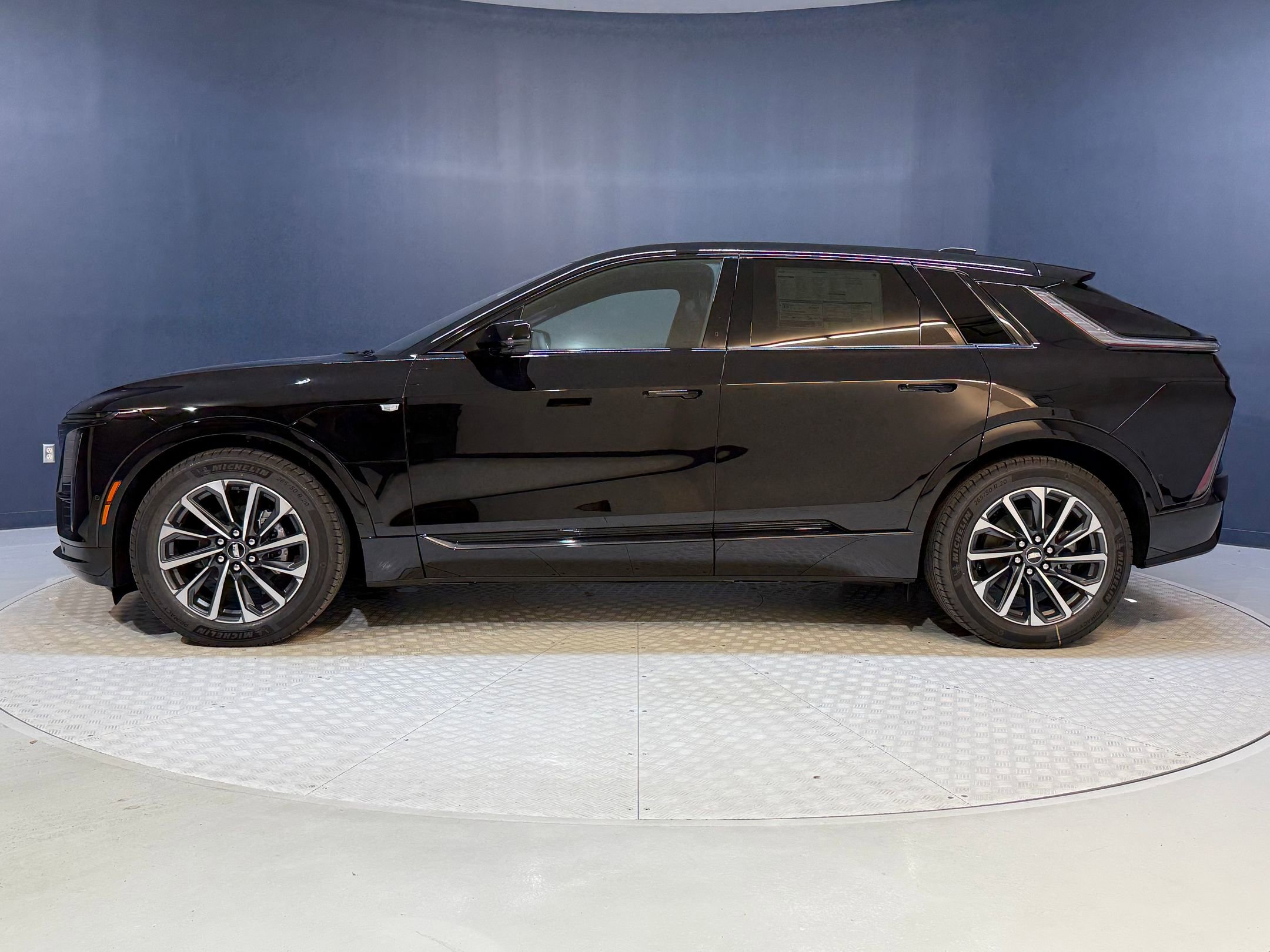 2025 Cadillac Lyriq Sport photo 2