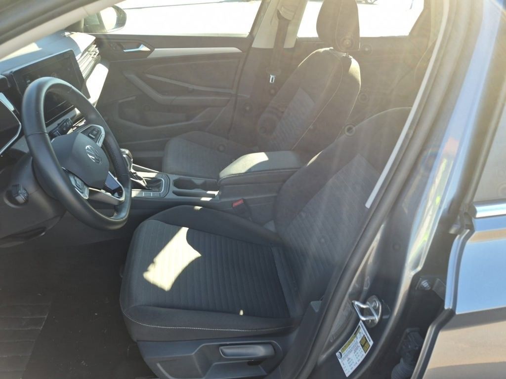 2025 Volkswagen Jetta 1.5T S photo 2