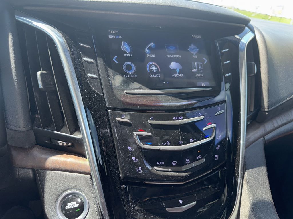 2020 Cadillac Escalade Luxury photo 14