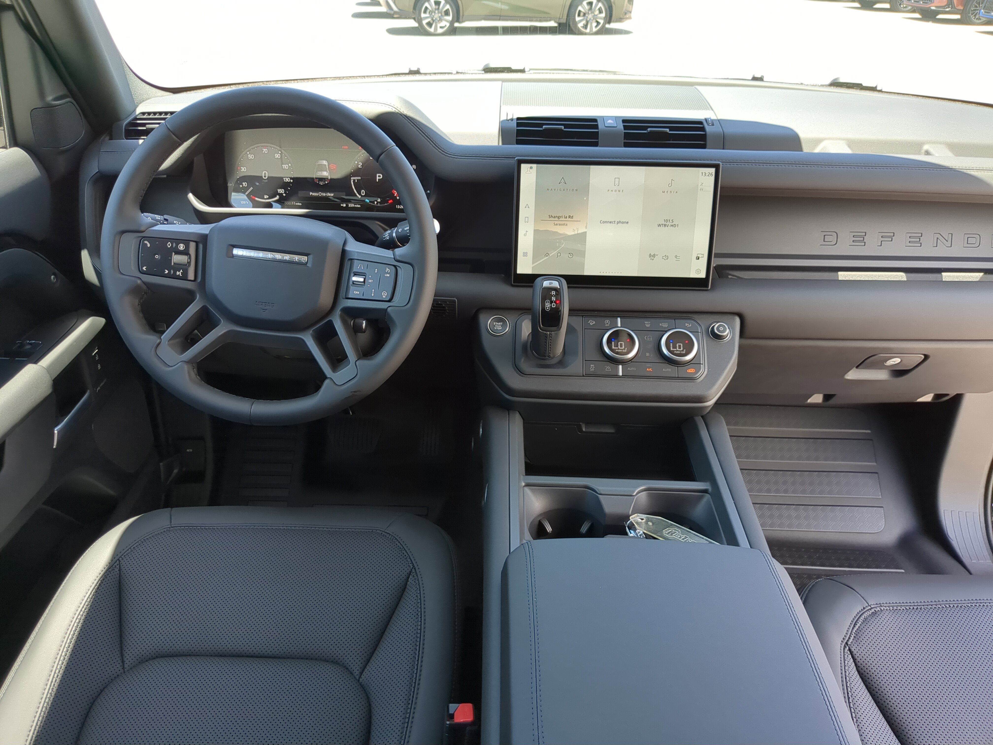 2025 Land Rover Defender 90 S photo 8