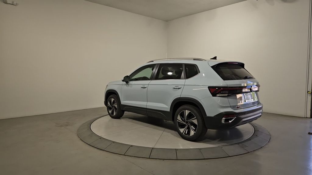 2025 Volkswagen Taos SE photo 3