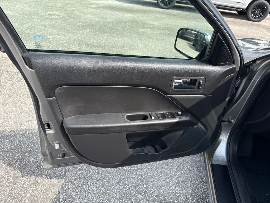 2009 Ford Fusion SE photo 8