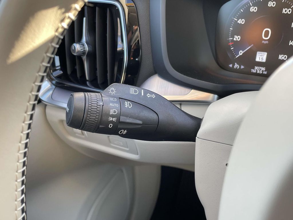 2020 Volvo V60 T5 Momentum photo 10