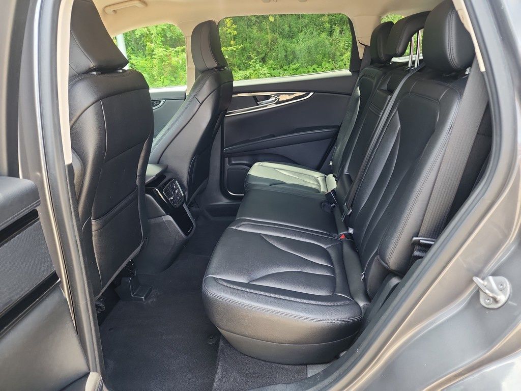 2022 Lincoln Nautilus Standard photo 21