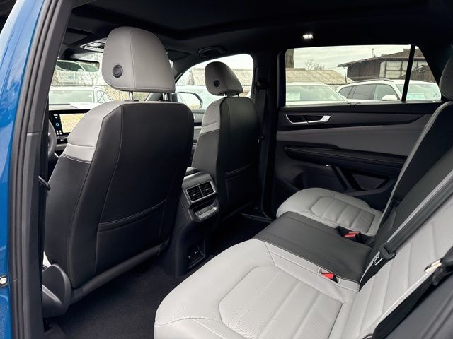 2025 Volkswagen Atlas Cross Sport SEL R-Line photo 11