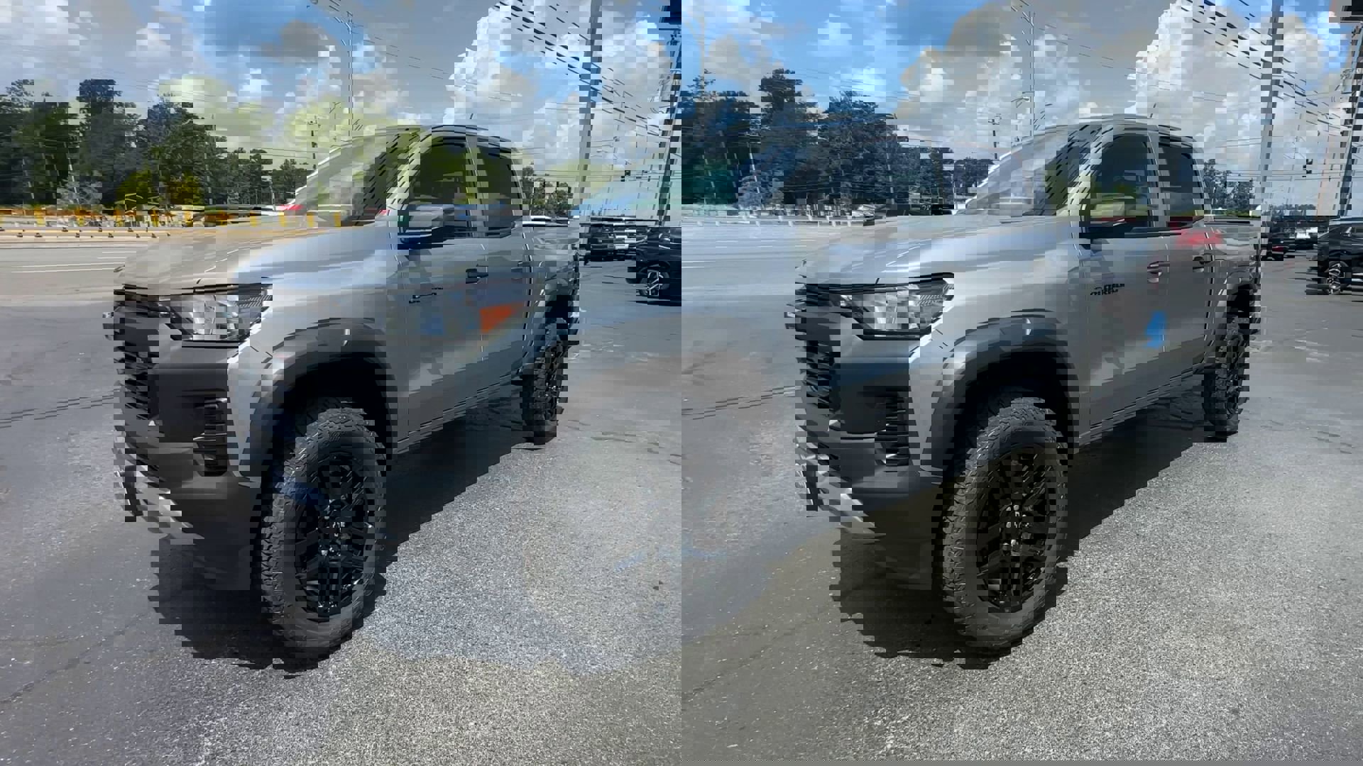 2025 Chevrolet Colorado Trail Boss photo 3