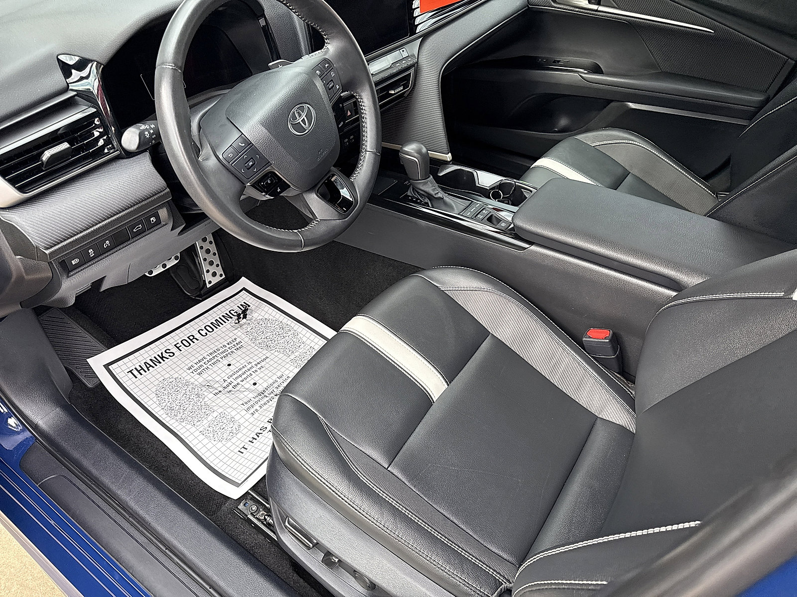 2025 Toyota Camry SE photo 12