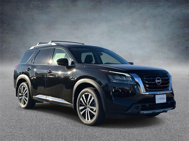 2025 Nissan Pathfinder Platinum's photo