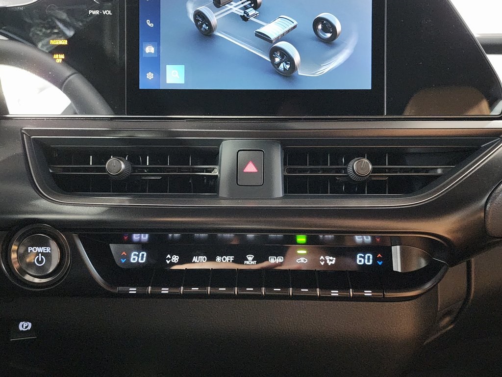 2025 Lexus UX photo 21